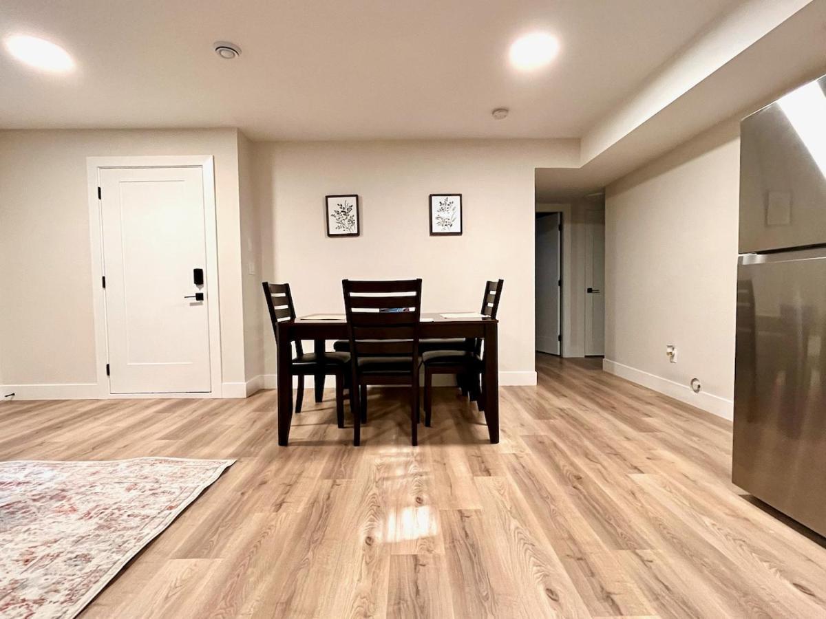 סארי The Harmony Inn Spacious 2 Bdrms 2 Beds Basement Suite מראה חיצוני תמונה