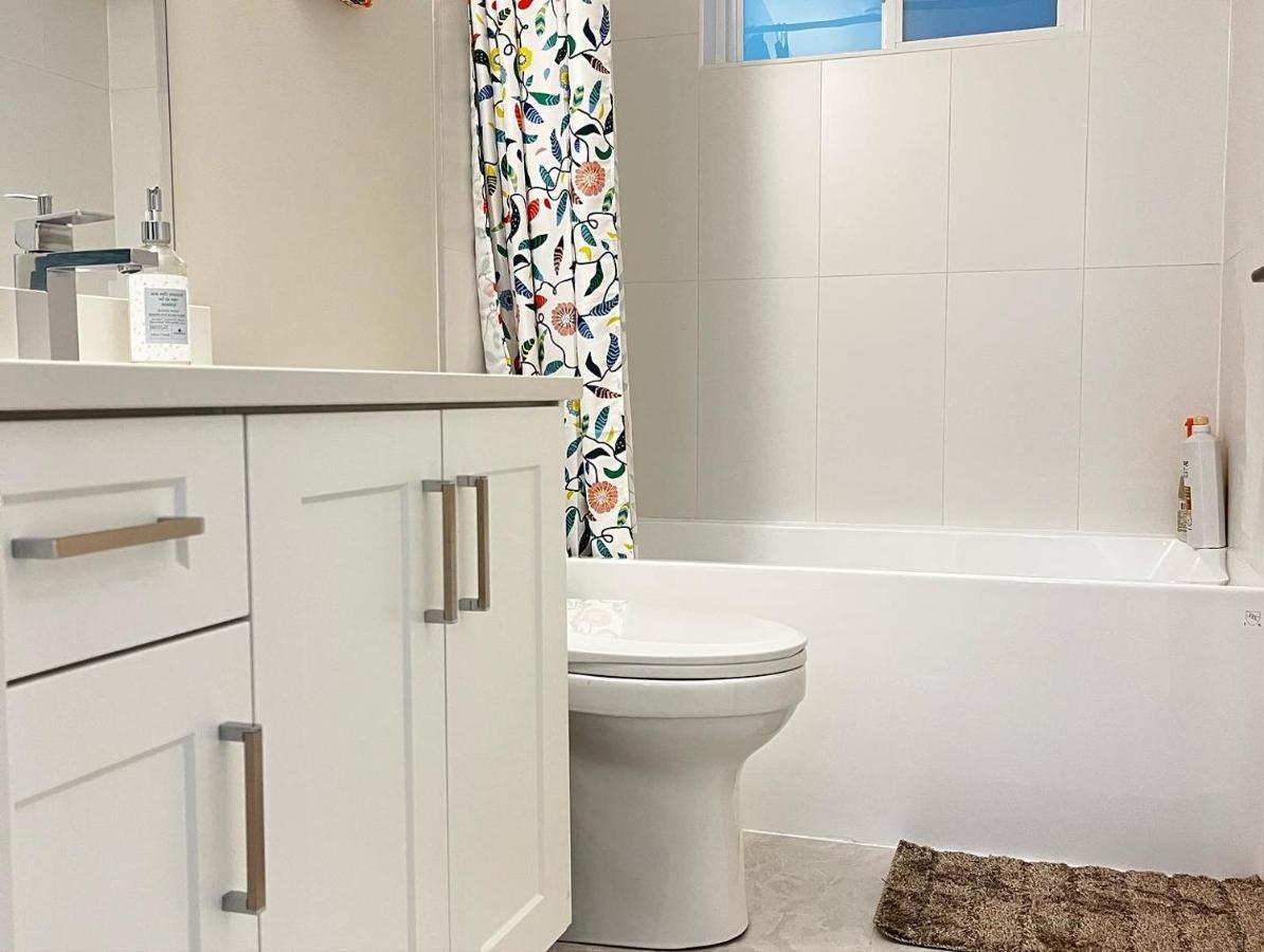 סארי The Harmony Inn Spacious 2 Bdrms 2 Beds Basement Suite מראה חיצוני תמונה