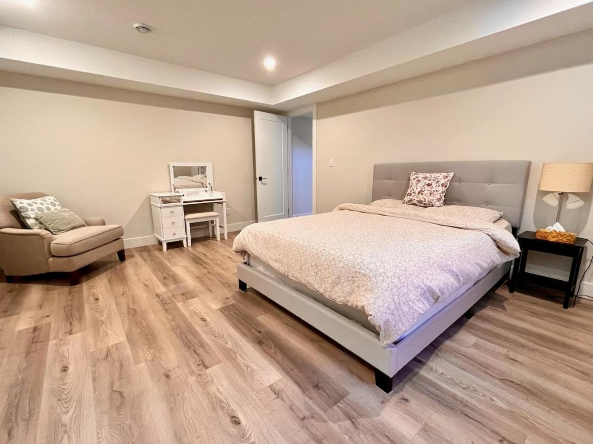 סארי The Harmony Inn Spacious 2 Bdrms 2 Beds Basement Suite מראה חיצוני תמונה