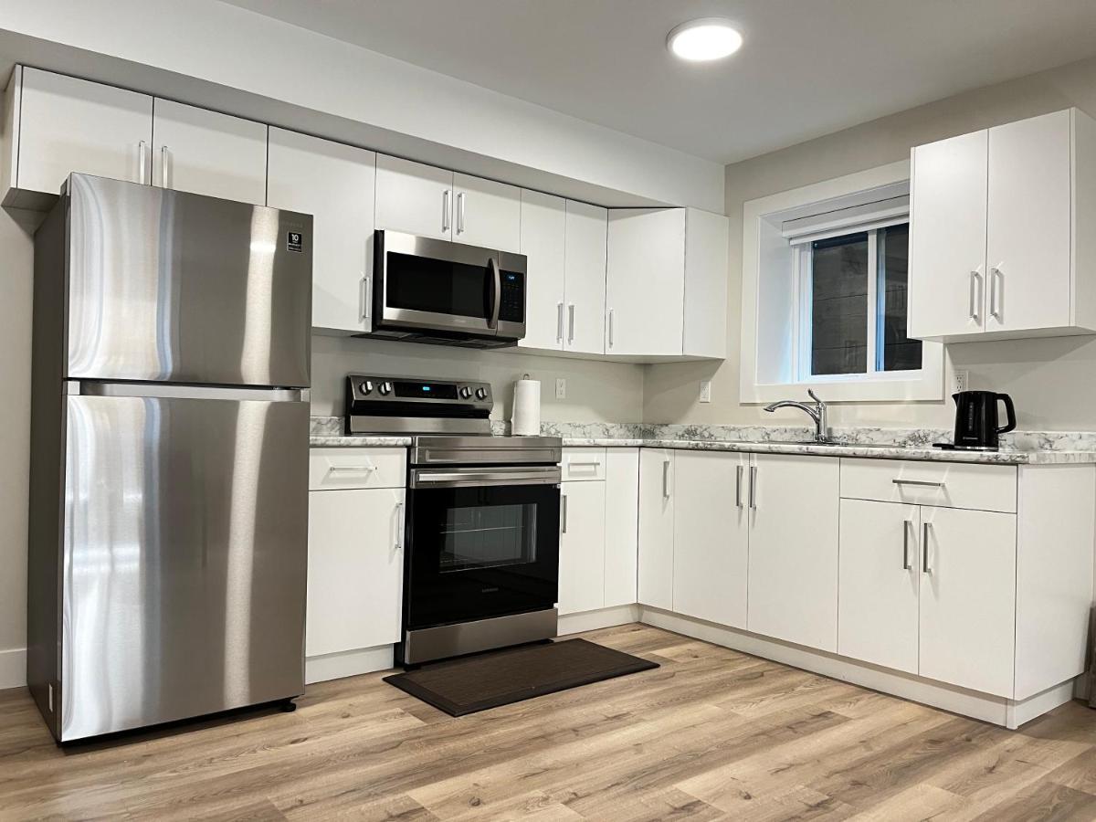 סארי The Harmony Inn Spacious 2 Bdrms 2 Beds Basement Suite מראה חיצוני תמונה