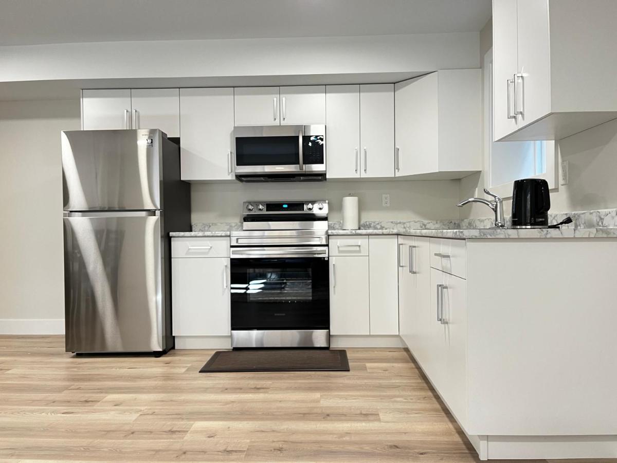סארי The Harmony Inn Spacious 2 Bdrms 2 Beds Basement Suite מראה חיצוני תמונה