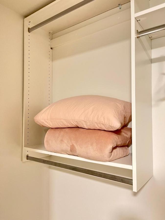 סארי The Harmony Inn Spacious 2 Bdrms 2 Beds Basement Suite מראה חיצוני תמונה